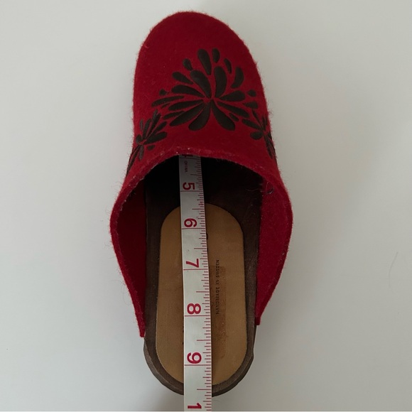 Ann Louise Roswald Red Felt Black Embroidered Wood Clogs Size EU 38 - Picture 8 of 9